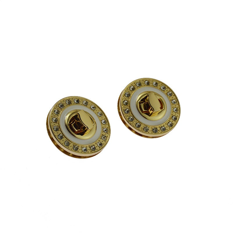 Twist lock -135