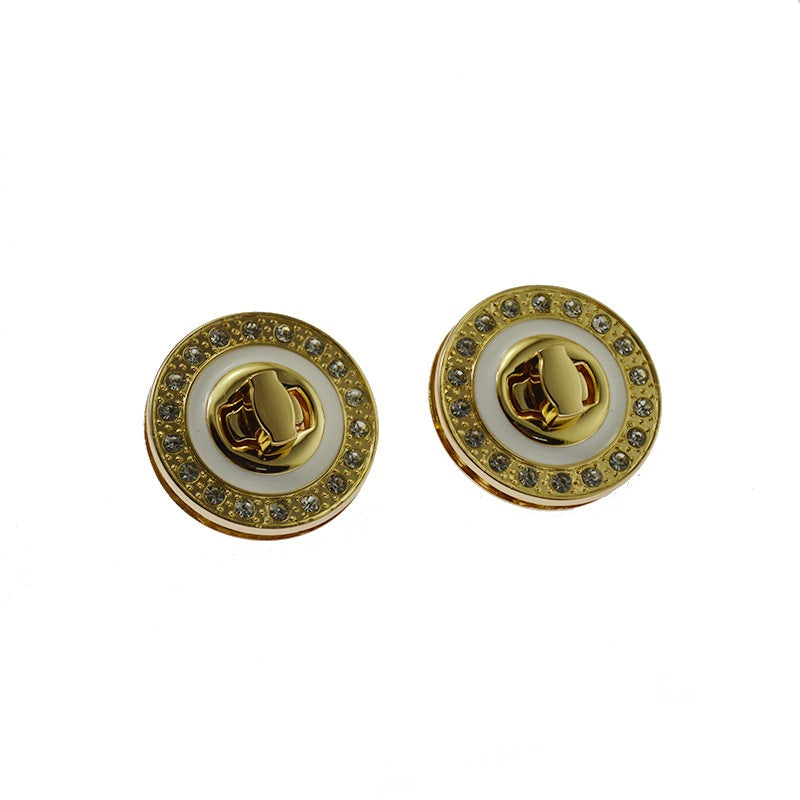 Twist lock -135