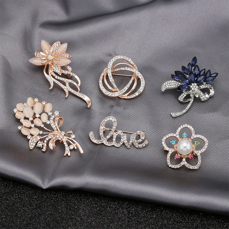 Created Crystal Brooch Fancy Vintage Style Flower Brooch Pin for Women, girls, ladies-200
