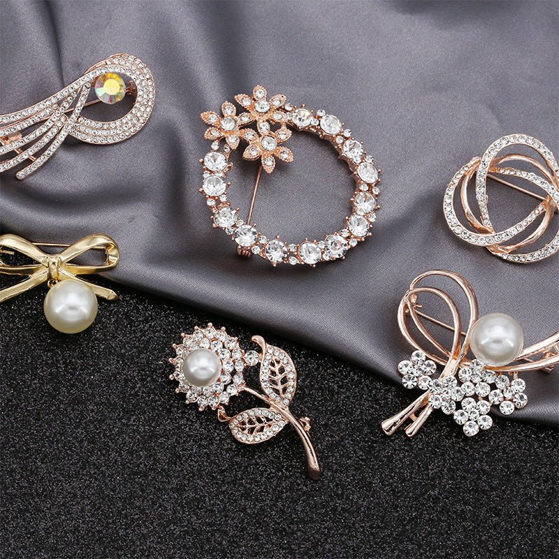 Created Crystal Brooch Fancy Vintage Style Flower Brooch Pin for Women, girls, ladies-200