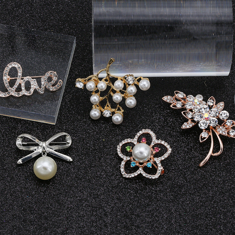 Created Crystal Brooch Fancy Vintage Style Flower Brooch Pin for Women, girls, ladies-200