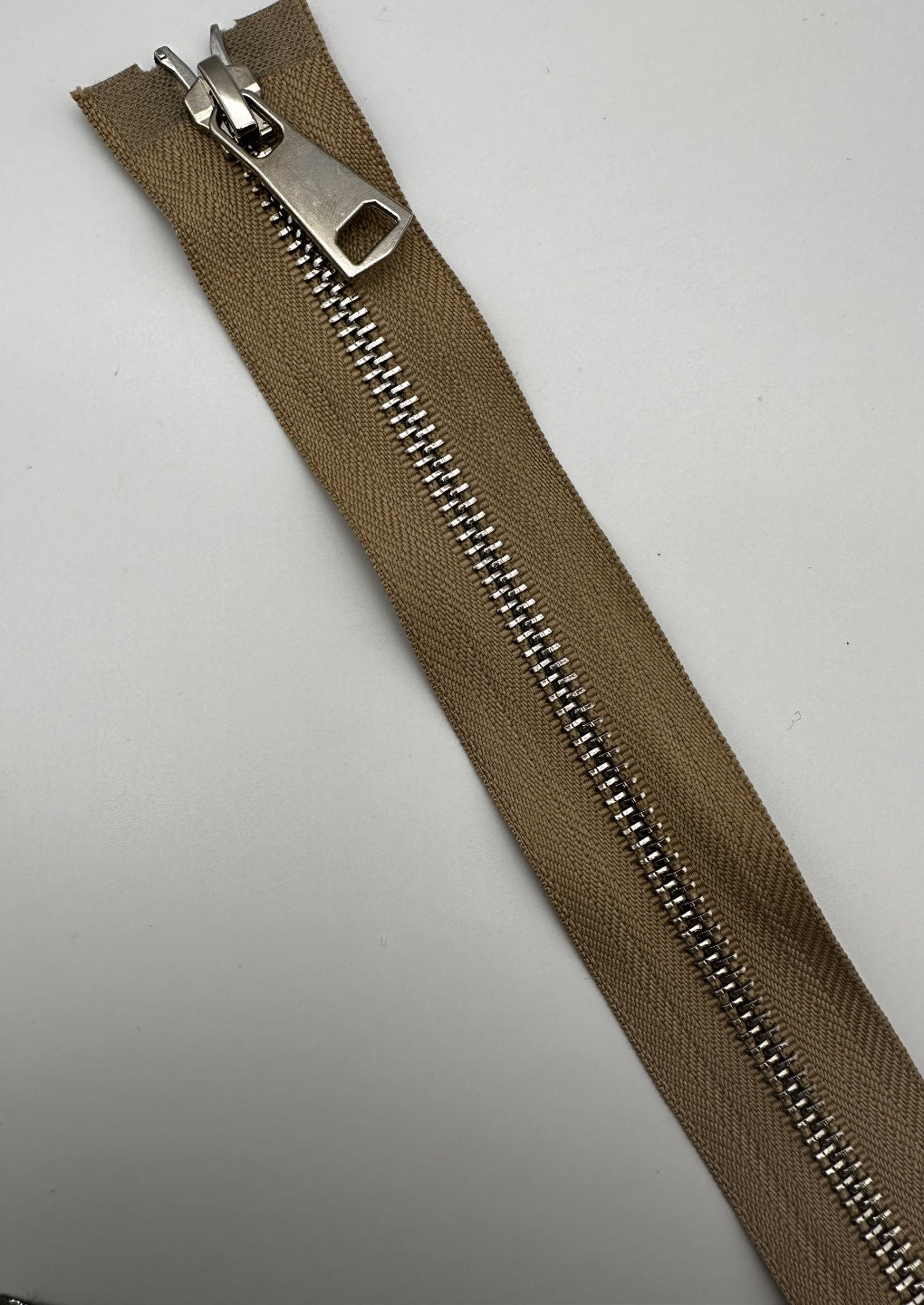 High Quality Metal Zipper 5# Open-end Sliver Garment Y Teeth Metal Sliver Zipper rmetallic zippers for jackets