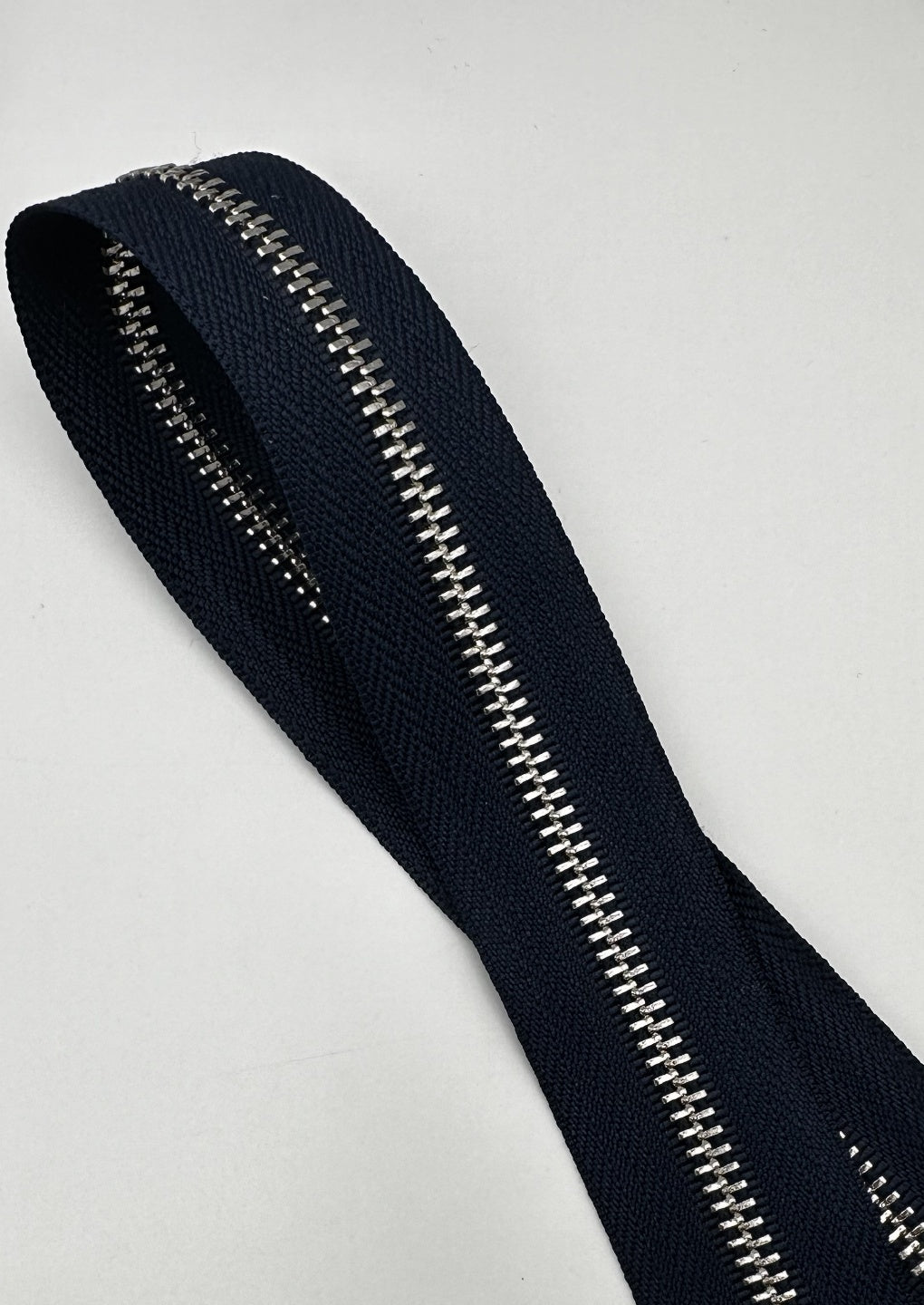 High Quality Metal Zipper 5# Open-end Sliver Garment Y Teeth Metal Sliver Zipper rmetallic zippers for jackets